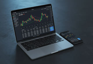 Monitora l’attività — tracciamento della cronologia di trading e del rendimento del capitale